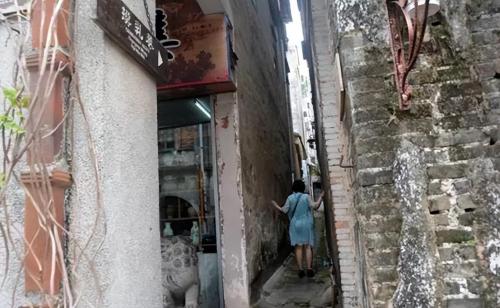 There is a "blushing" street in our country. Tourists are in a hurry to register, but they are embarrassed to say. So ashamed