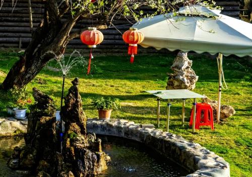 A small village in mountains of Jilin is full of people from Shandong who miss their hometown but cannot return.