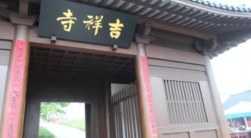 "Qingliu" in Chinese temples provides elderly with free food, clothing, housing and transportation. Two conditions are necessary for settlement.