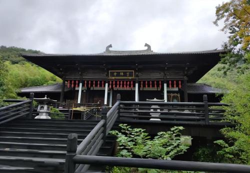"Qingliu" in Chinese temples provides elderly with free food, clothing, housing and transportation. Two conditions are necessary for settlement.