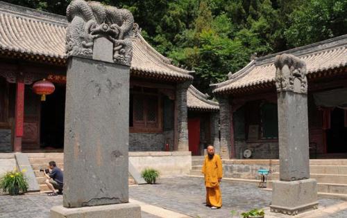 "Qingliu" in Chinese temples provides elderly with free food, clothing, housing and transportation. Two conditions are necessary for settlement.