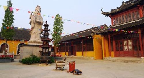 "Qingliu" in Chinese temples provides elderly with free food, clothing, housing and transportation. Two conditions are necessary for settlement.