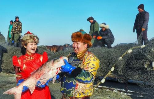 300,000 water legs in one network! Frosts for 130 days a year, winter fishing on Lake Chagan: is it really a bathing fish?
