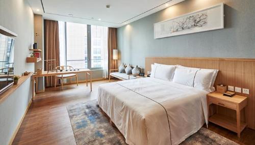 I traveled half of China in 475 days and stayed in hotels every day. I'll tell you how to find cheap hotels