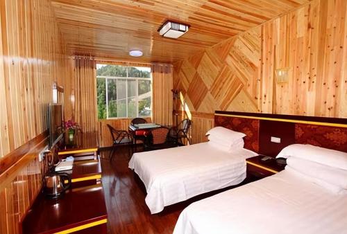 I traveled half of China in 475 days and stayed in hotels every day. I'll tell you how to find cheap hotels