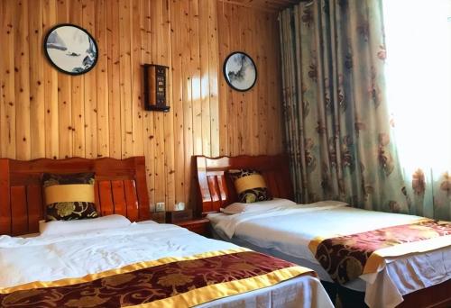 I traveled half of China in 475 days and stayed in hotels every day. I'll tell you how to find cheap hotels