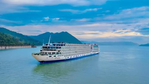 The rarest Yangtze river cruise route, from Chongqing to Jiujiang, how much per person?
