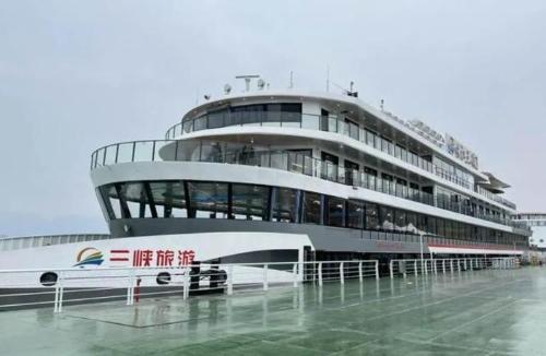 The rarest Yangtze river cruise route, from Chongqing to Jiujiang, how much per person?
