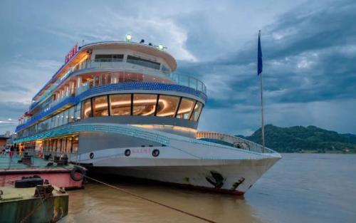 The rarest Yangtze river cruise route, from Chongqing to Jiujiang, how much per person?
