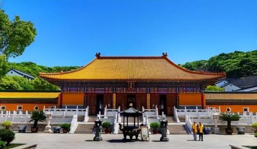 Poor temple in Liaoning, all women in temple sleep 4 hours a day, eat one meal and forbid pilgrims to donate money