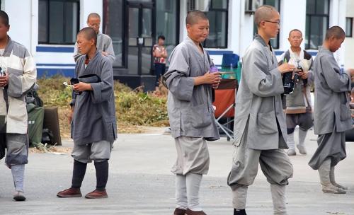 Poor temple in Liaoning, all women in temple sleep 4 hours a day, eat one meal and forbid pilgrims to donate money