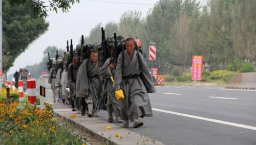 Poor temple in Liaoning, all women in temple sleep 4 hours a day, eat one meal and forbid pilgrims to donate money