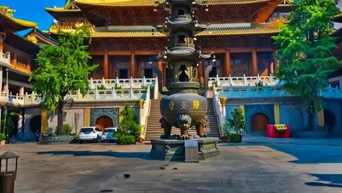 Poor temple in Liaoning, all women in temple sleep 4 hours a day, eat one meal and forbid pilgrims to donate money
