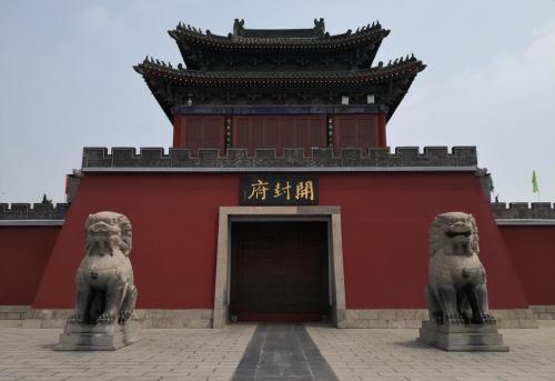Once largest city in world, it almost became capital of new China, but now it has grown into a fourth-tier city.
