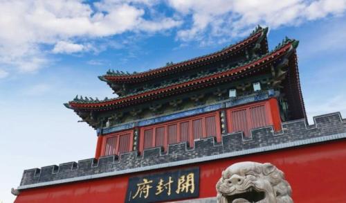 Once largest city in world, it almost became capital of new China, but now it has grown into a fourth-tier city.

