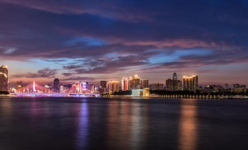 China's only Cantonese-speaking "Tier City" is becoming official and becoming less and less popular.

