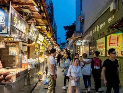 China's only Cantonese-speaking "Tier City" is becoming official and becoming less and less popular.
