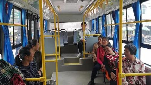 The most "labor-intensive" bus in China, with 86 stops along way, 9 hours round trip can last a whole day.