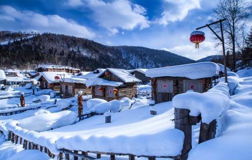 Rural areas in north mostly live together with different surnames, and in south mostly live together with same surname. What is the difference between them?