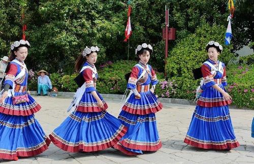Yunnan has a subsidiary country. Men and women never marry and reproduce in this "unique" way.

