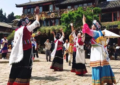 Yunnan has a subsidiary country. Men and women never marry and reproduce in this "unique" way.
