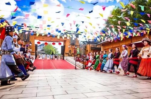 Yunnan has a subsidiary country. Men and women never marry and reproduce in this "unique" way.
