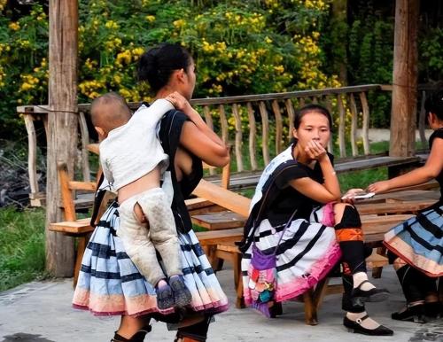 Located in "Mushroom Village" at junction of Guangxi and Guizhou, women dress openly and ask for a man.
