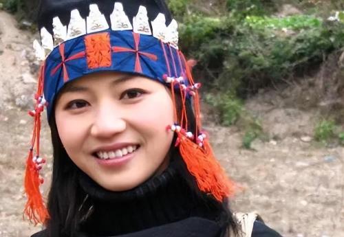 Located in "Mushroom Village" at junction of Guangxi and Guizhou, women dress openly and ask for a man.