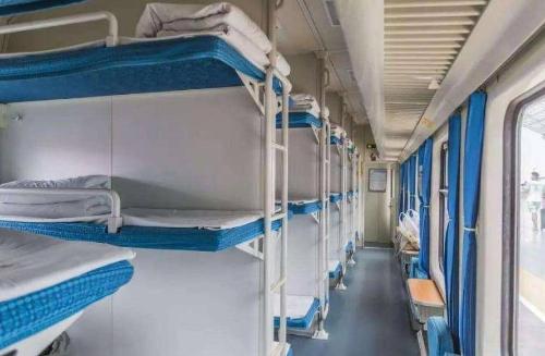 China's first train with a full sleeper, 727 kilometers non-stop, passengers sleep until end