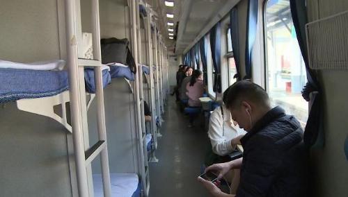 China's first train with a full sleeper, 727 kilometers non-stop, passengers sleep until end