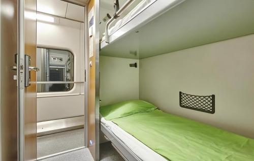 China's first train with a full sleeper, 727 kilometers non-stop, passengers sleep until end