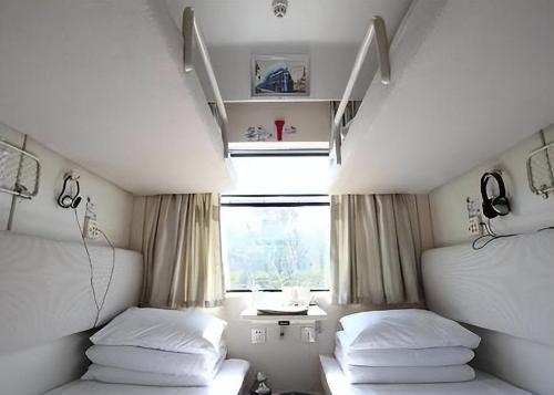 China's first train with a full sleeper, 727 kilometers non-stop, passengers sleep until end