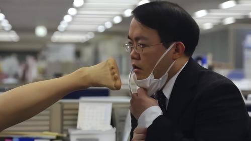 Why do Japanese people have a habit of taking off their shoes when entering a house? What to do if someone's feet smell bad?
