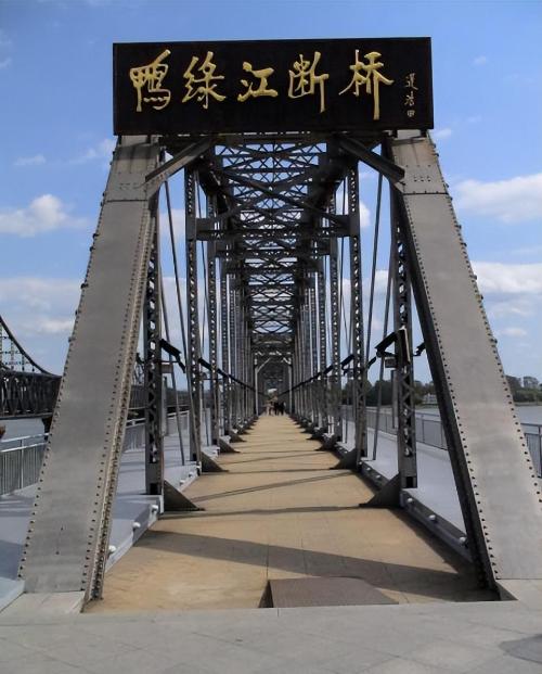 China has invested 2.2 billion dollars in construction of Sino-North Korean bridge over Yalu River, but it has not been opened to traffic for 8 years, what is problem?

