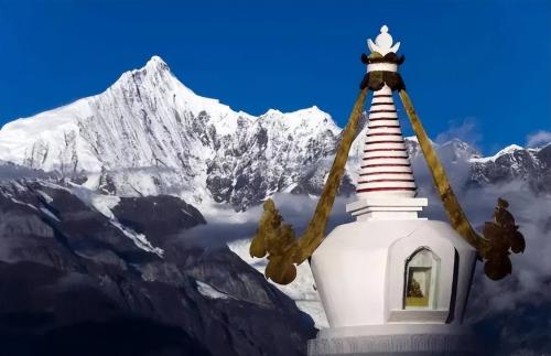 The most difficult mountain in world to climb, no one has yet reached summit, and mortality rate for those who try to climb to top is 100%
