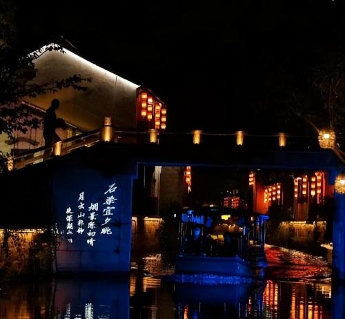 The saddest ancient city in China, 70% of businesses are closed and evacuated, and once popular attractions have turned into empty towns.