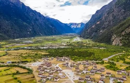 In some ancient villages of Tibet, "polyandry" is still practiced, but they get along very harmoniously.