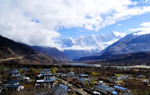 In some ancient villages of Tibet, "polyandry" is still practiced, but they get along very harmoniously.