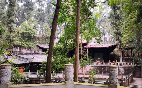 Sichuan Qingliu Temple, entrance fee plus parking fee is 2 yuan and vegetarian food is 3 yuan. Have you ever been there?