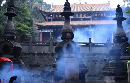Sichuan Qingliu Temple, entrance fee plus parking fee is 2 yuan and vegetarian food is 3 yuan. Have you ever been there?