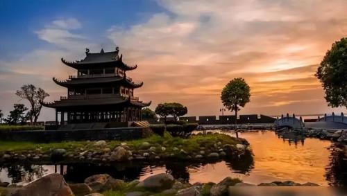The only one in world! This is king of Hunan Province, and "most" of people who come to Zhangjiajie are Koreans.
