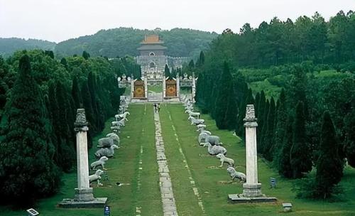 The Qing Dynasty has been dead for a hundred years, why are there still people guarding imperial mausoleum, who will pay the salary, and who are they