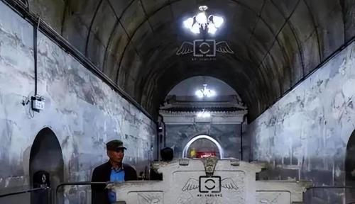 The Qing Dynasty has been dead for a hundred years, why are there still people guarding imperial mausoleum, who will pay the salary, and who are they
