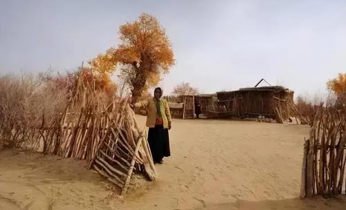 In middle of Taklamakan desert in Xinjiang, a mysterious ancient village was discovered, origin of whose inhabitants is still unknown