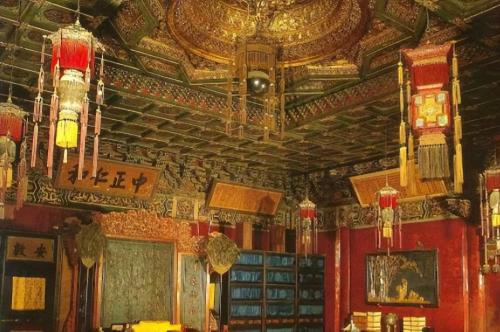 Why is Hall of Mind Improvement in Forbidden City cold and humid all year round? It wasn't until experts dug up floor that they discovered the secret.