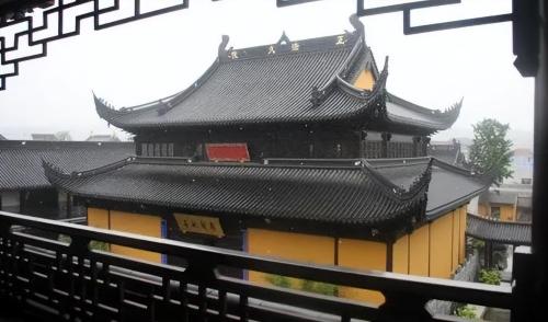 Zhejiang Guangde Temple can't enter hanfu? Became a "Japanese-style" temple? answered locally