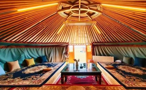 When staying overnight in a yurt, if you find that hostess is tying a red thread on bed, remember that it should not be easily touched