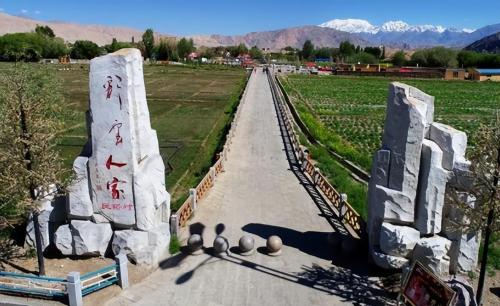 The border between Takxian County, Xinjiang and Afghanistan! The streets are full of blonde beauties, but few people know about them