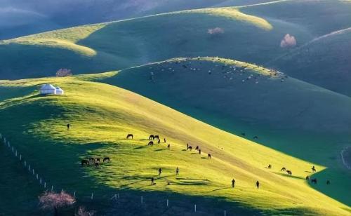 The border between Takxian County, Xinjiang and Afghanistan! The streets are full of blonde beauties, but few people know about them