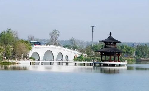 China's only city named after salt can't see mountain, tourists say, 'too weird'
